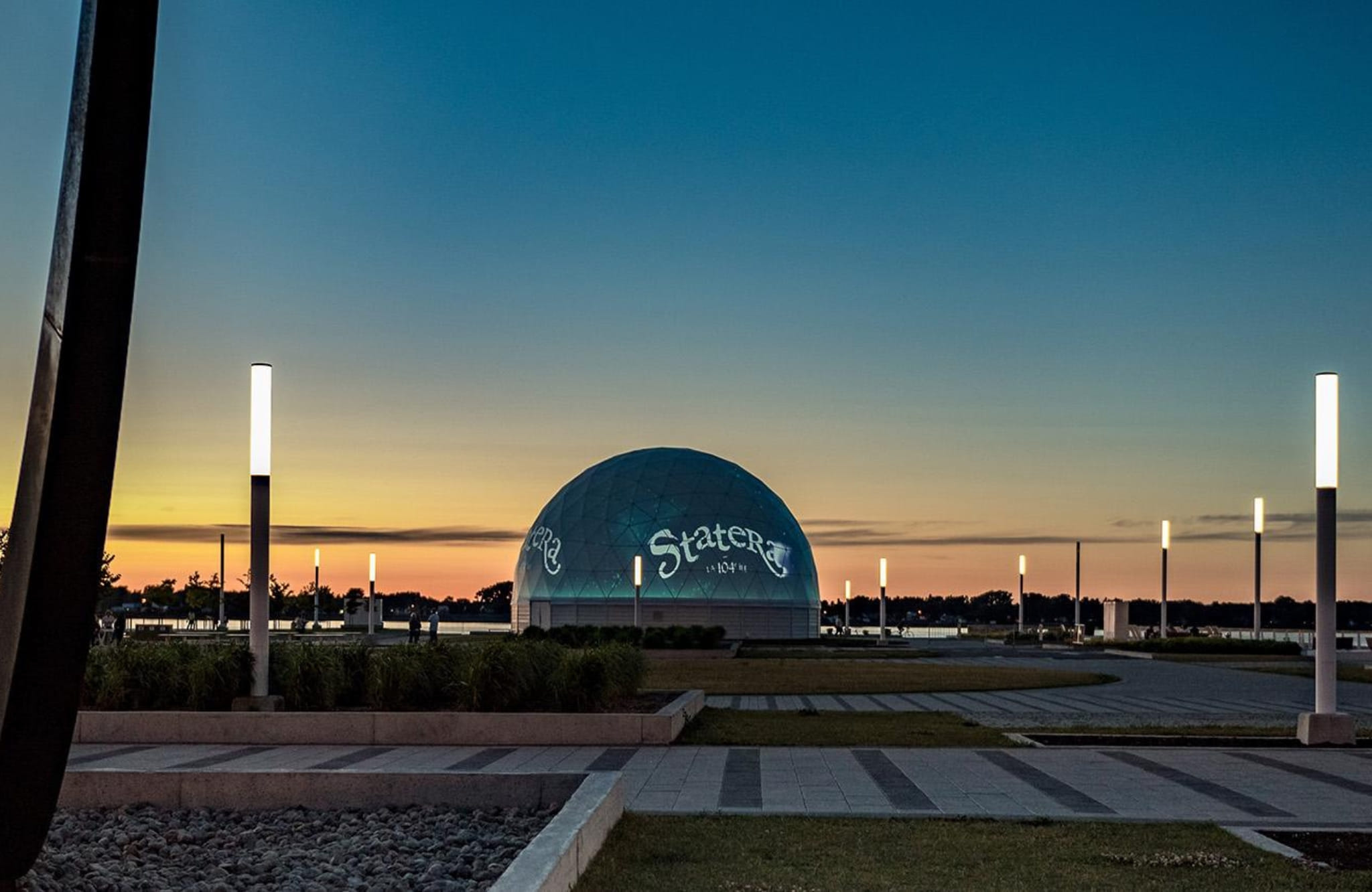 Sorel-Tracy-Statera-Photo-external night