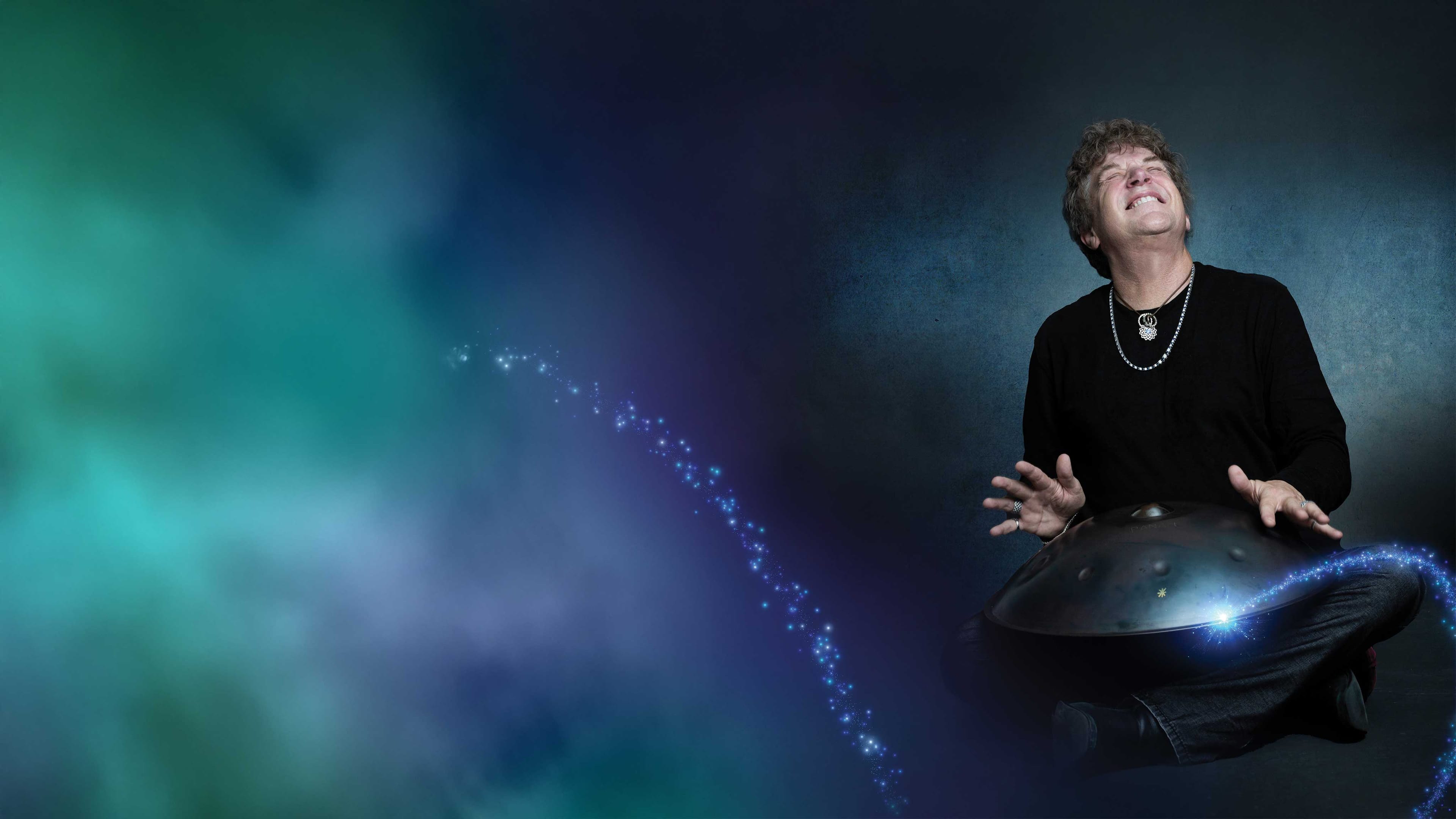 JH-PLAYING-HANG_2_4096x2304